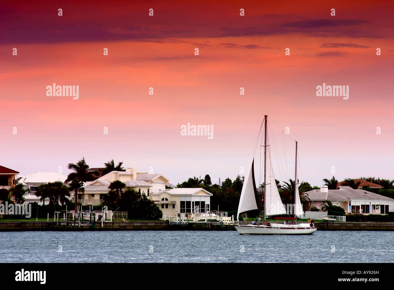 In tarda serata la vela Foto Stock