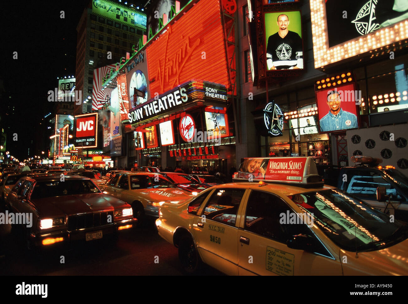 USA New York City 1998 Times Square am Abend typischer Verkehrsstau JK 229 58 19 USA New York City 1998 Times Square Das Fotoarchiv Foto Stock