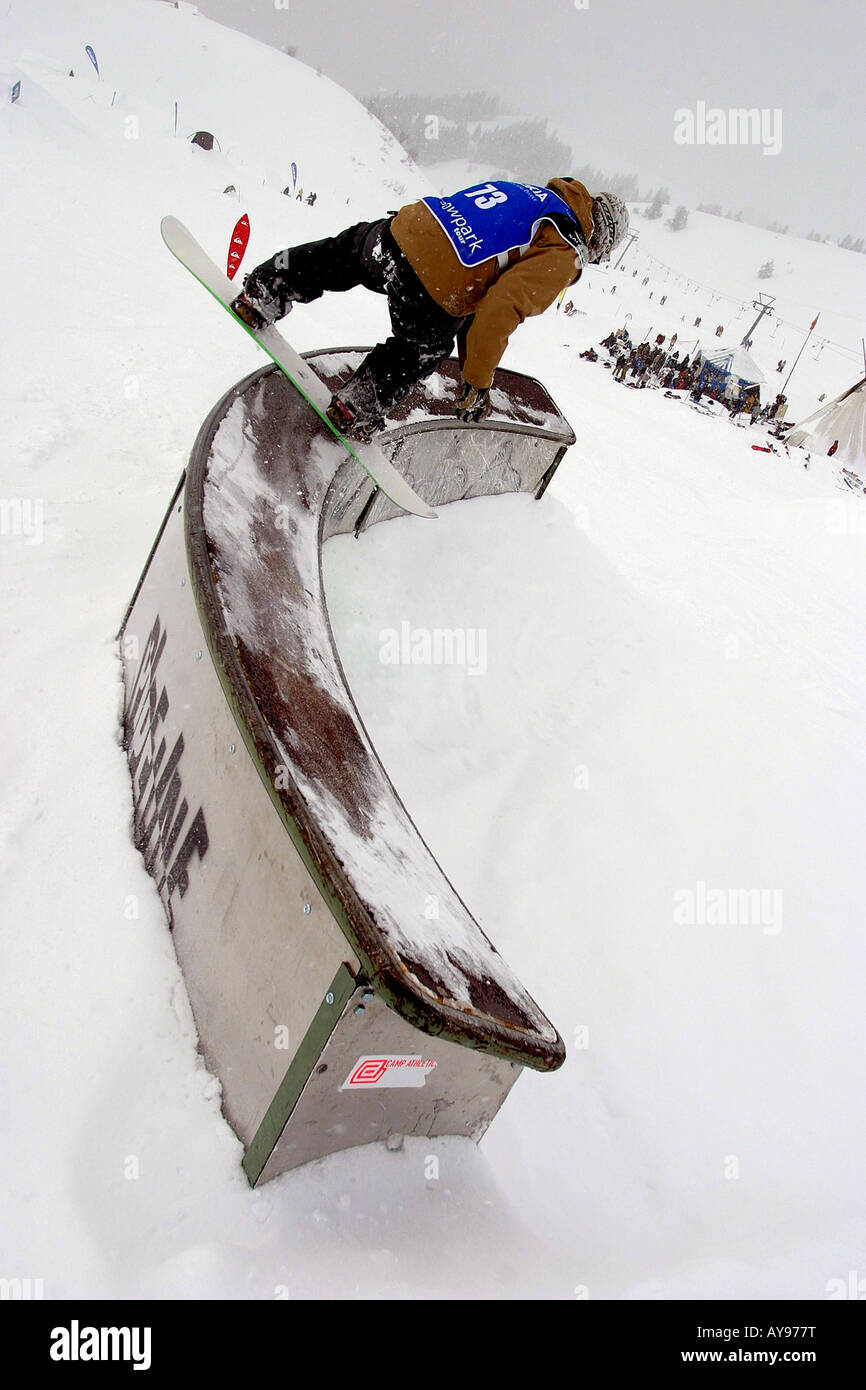 SNOWBOARDER SULLA SCATOLA GUIDA Foto Stock