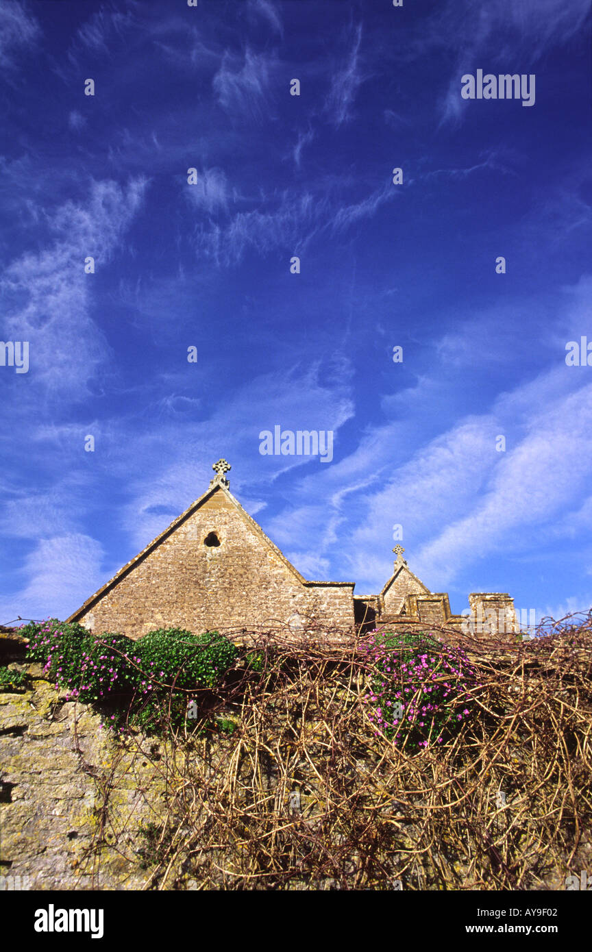 Insolito modello di cloud computing di cui sopra Chiesa Longburton Foto Stock