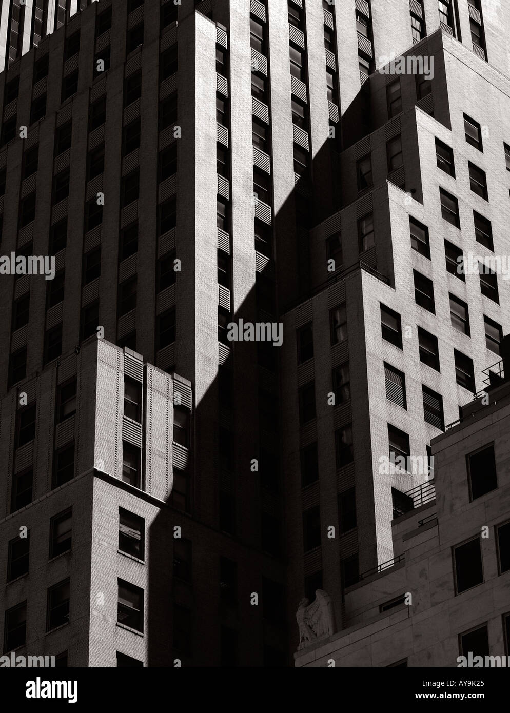 Foto architettonica della città di New York STATI UNITI D'AMERICA alto grattacielo edifici in bianco e nero. Foto Stock