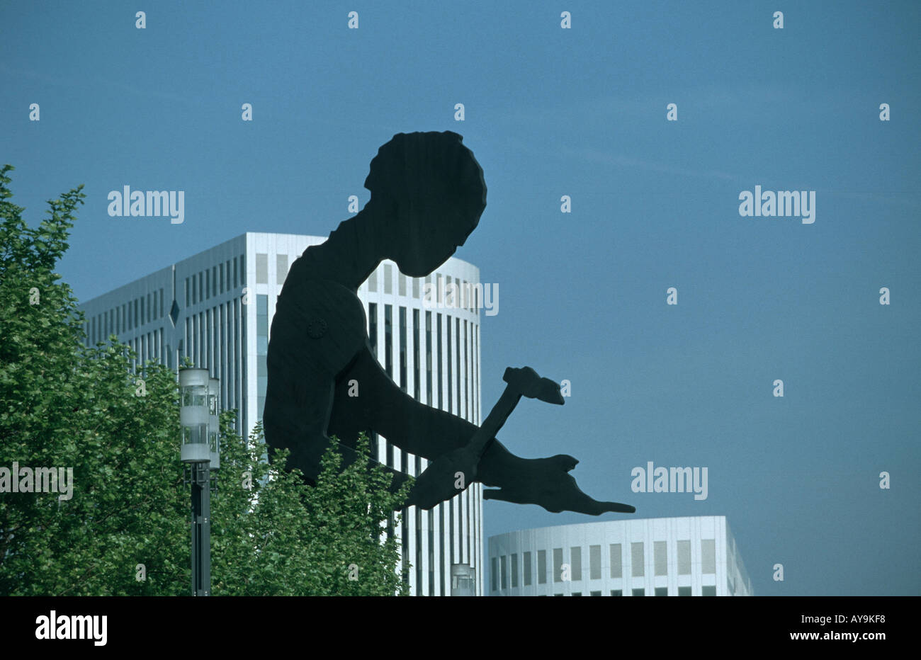 Francoforte martellatura Skulptur uomo am Messegelaende Foto Stock