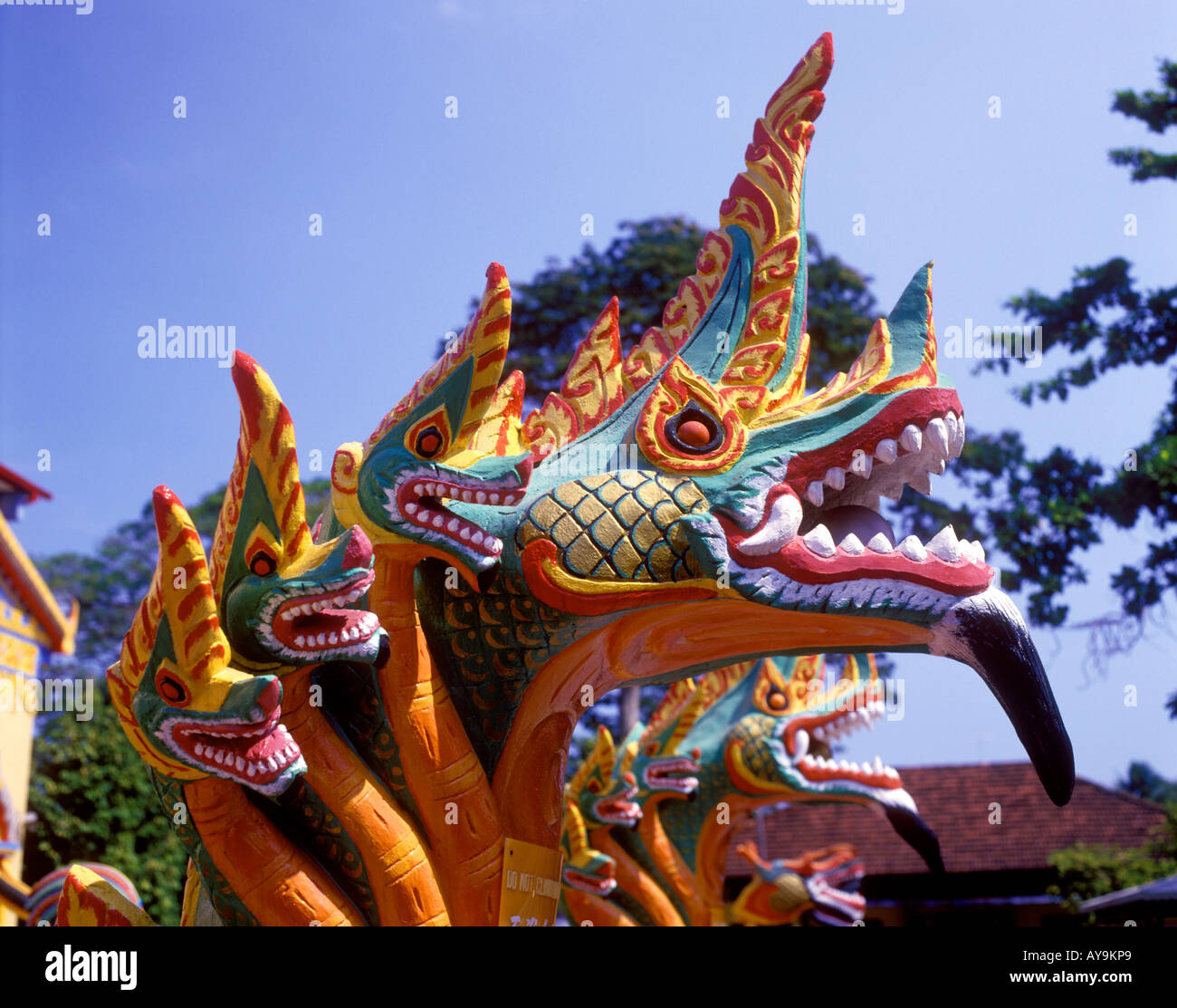 Statua di Wat Chaiya Mangkalaram - gli ornati Tempio del Buddha reclinato di George Town, capitale dello stato di Penang Foto Stock