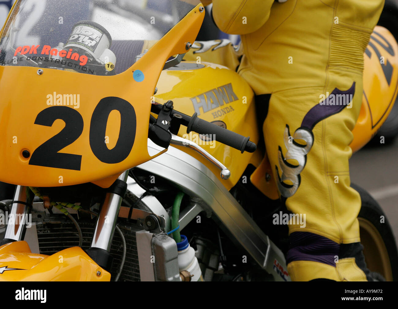 Moto Honda Racer a Castle Combe circuito, Wiltshire, Inghilterra Foto Stock