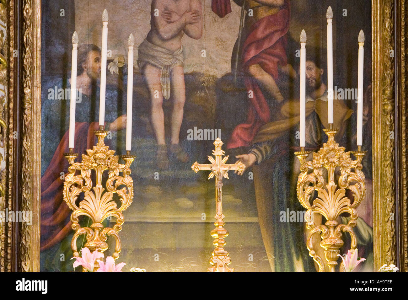 Altare maggiore in Sauze d Oulx chiesa parrocchiale di San Giovanni Battista Foto Stock