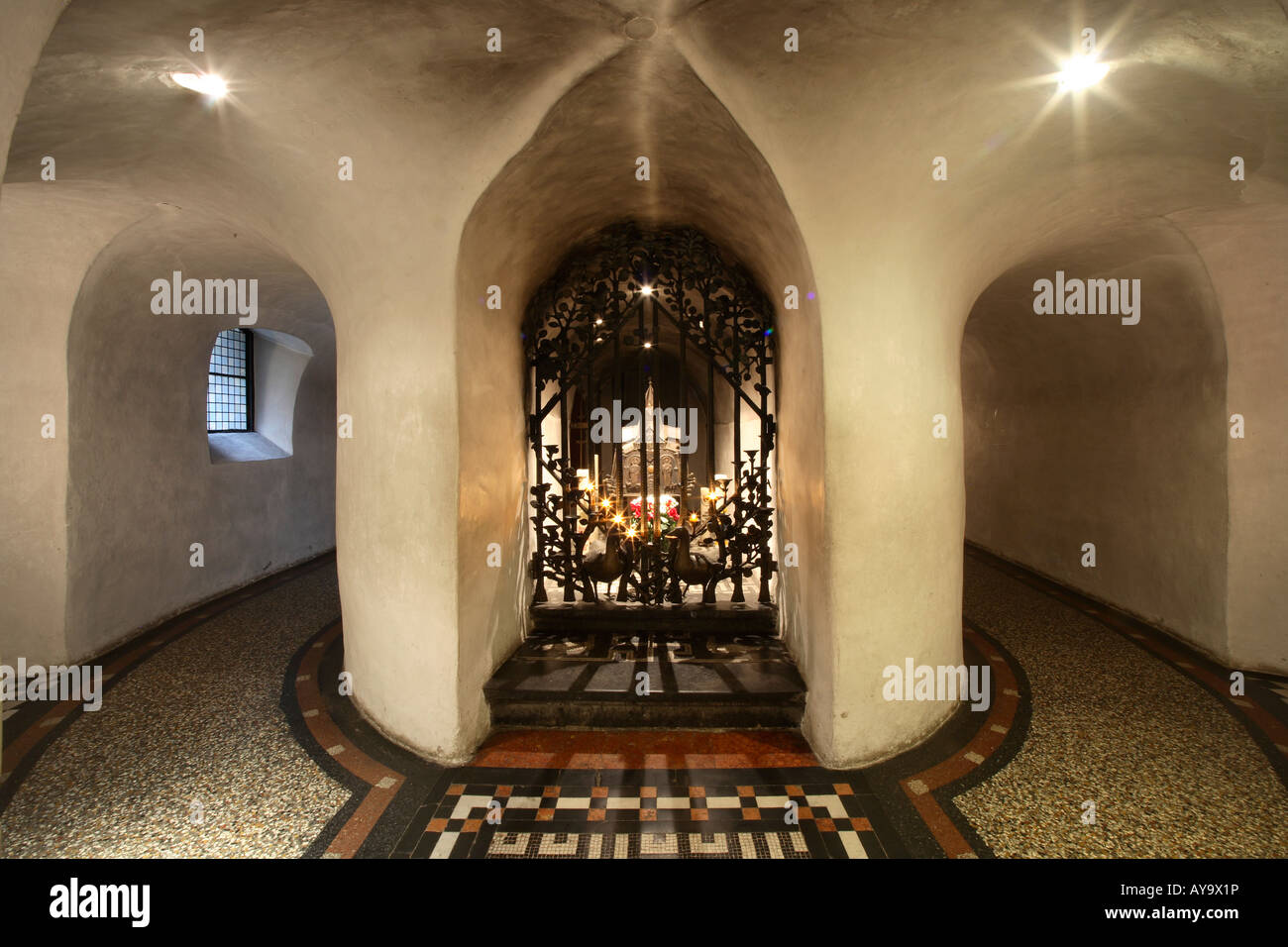 Essen-Werden, Stiftskirche San Ludgerus, Krypta, Ludgerus-Grab, Blick nach Westen Foto Stock