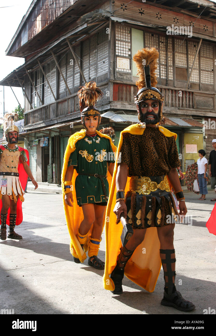 Filippine: sfilata di Moriones in occasione dell'annuale festival Moriones, Boac, Marinduque Isola Foto Stock