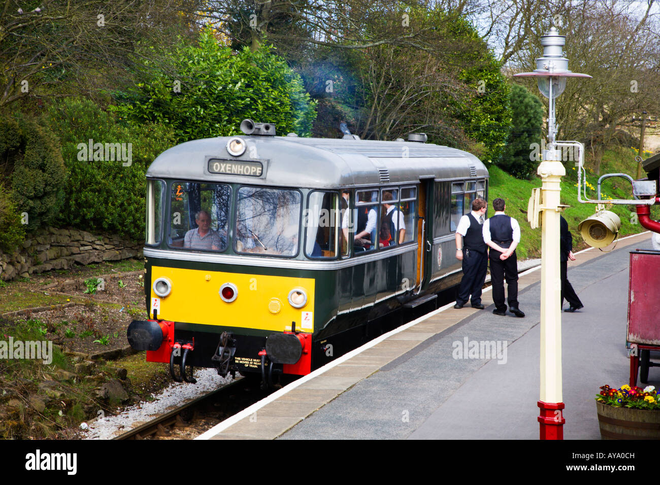 Treno per Oxenhope alla stazione Haworth Haworth West Yorkshire Inghilterra Foto Stock