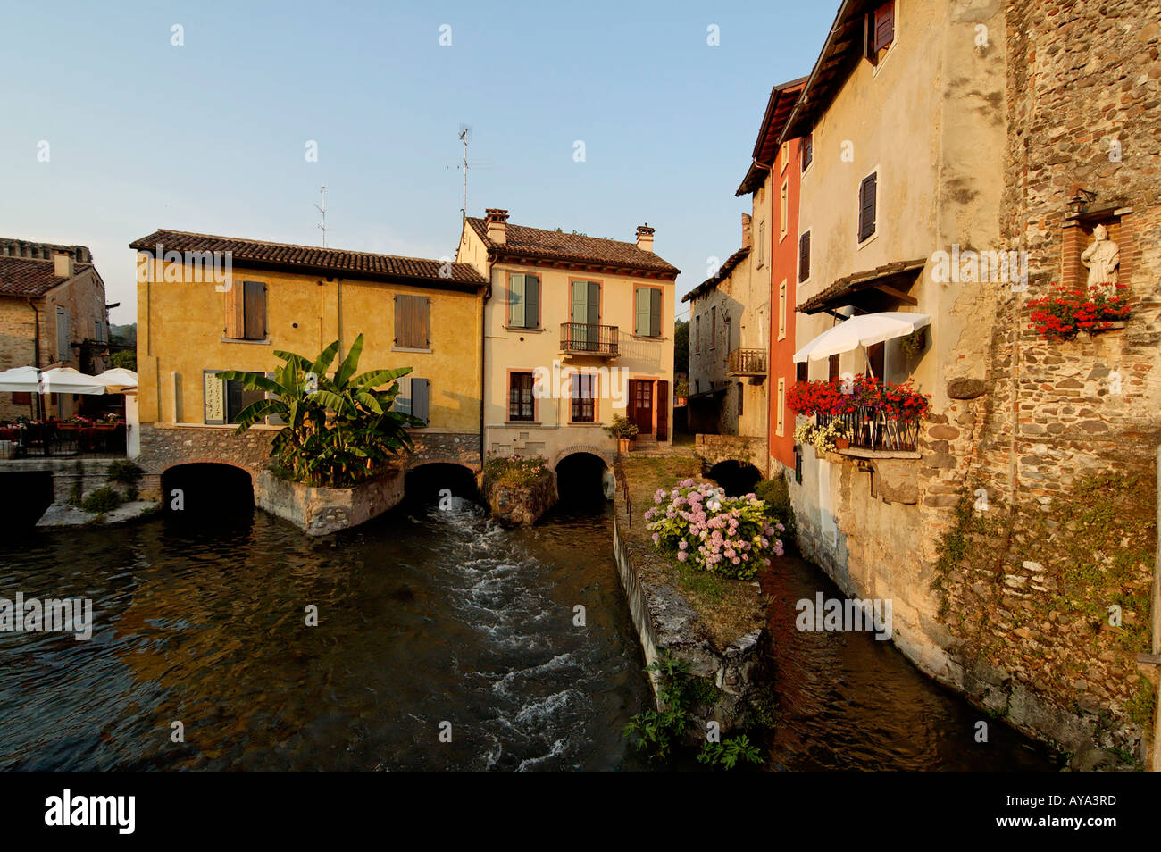 Valeggio sul Mincio Borghetto presso il fiume Mincio a sud del lago di garda Lago di Garda Veneto Italia Foto Stock