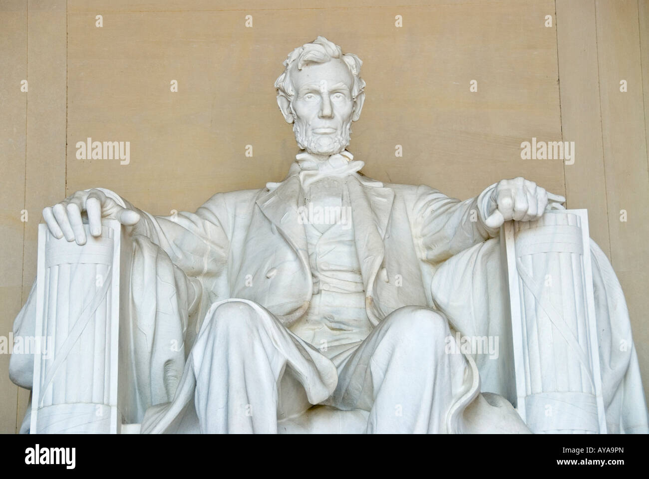 Vista frontale della statua di Abraham Lincoln nel Lincoln Memorial a Washington DC Foto Stock