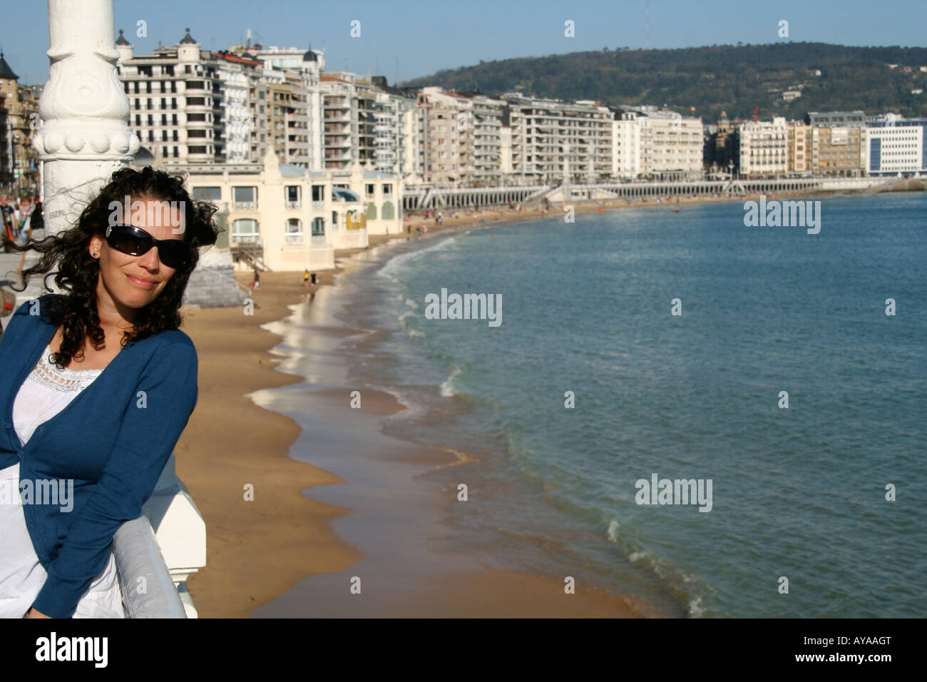 Bella donna spagnola a San Sebastian in Spagna Foto Stock