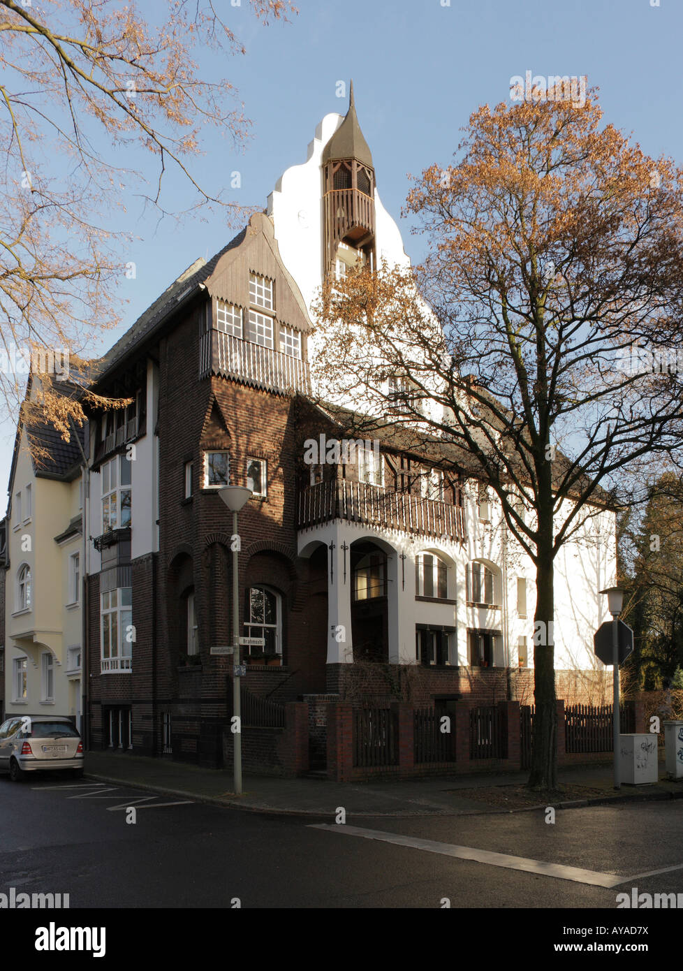 Krefeld, Hohenzollernstraße 37, Haus Blasberg, Wohnhaus von Karl Buschhüter (1902), Südwestseite, historisierender Heimatstil Foto Stock