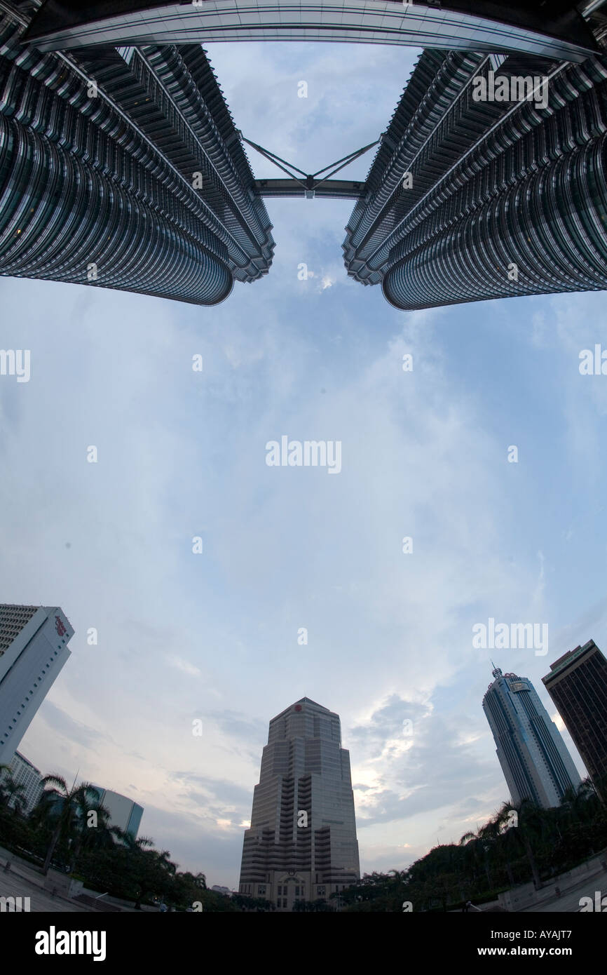 Malesia Kuala Lumpur Petronas Towers il mondo s più alto edificio dal 1998 a 452 metri o 1 483 piedi Foto Stock