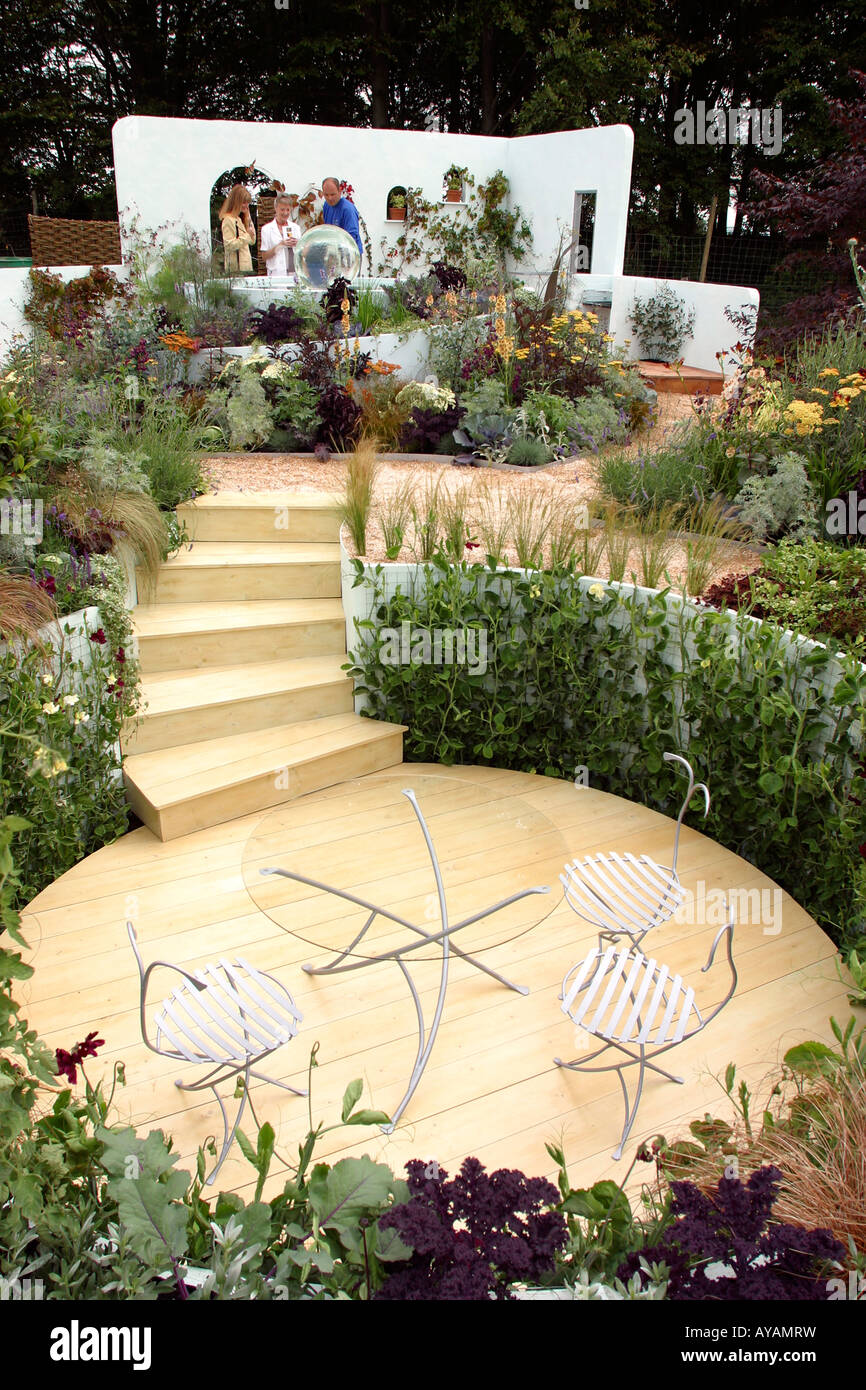 Regno Unito Cheshire Knutsford Tatton Hall RHS Flower Show Tim e Kate Rayners Oasi Al Fresco Foto Stock