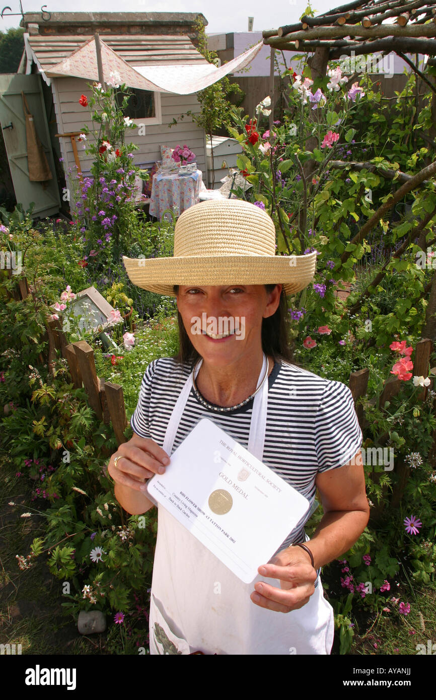 Regno Unito Cheshire Knutsford Tatton Hall RHS Flower Show Heather Boardman medaglia d'oro e miglior back to back garden vincitore Foto Stock