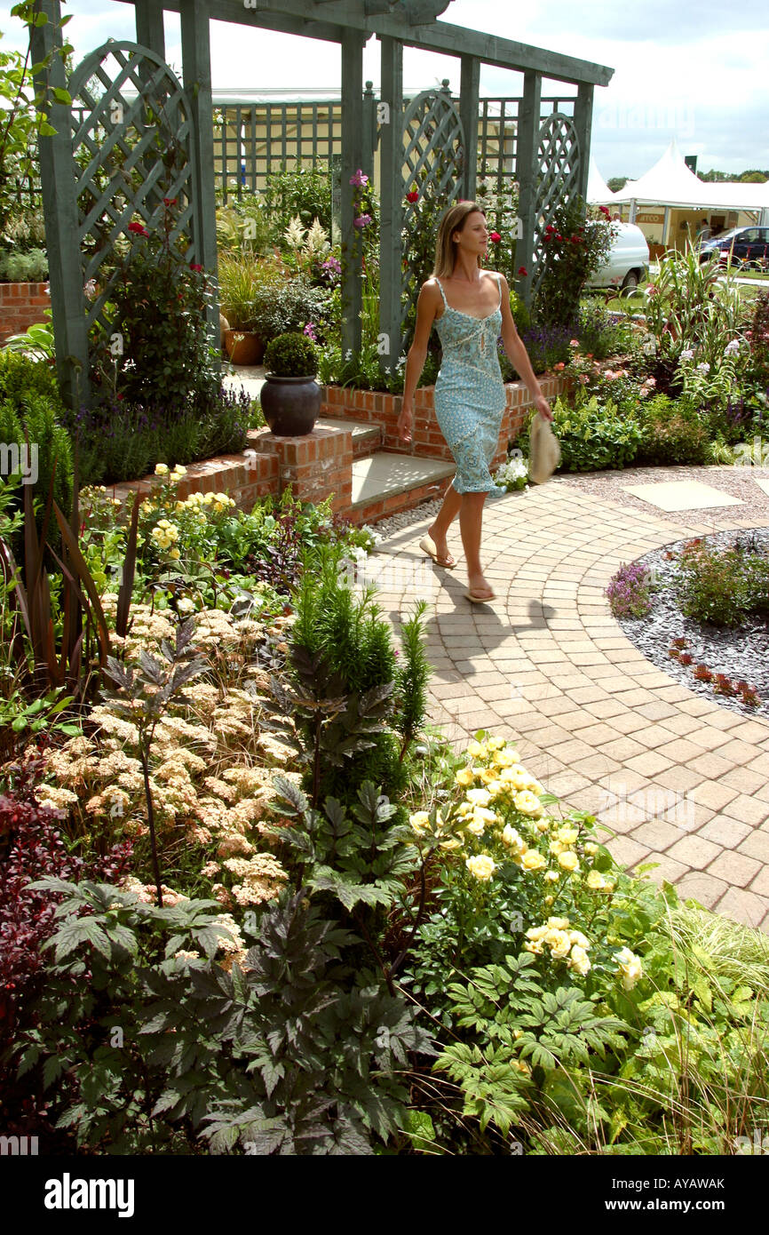 Regno Unito Cheshire Knutsford Tatton Hall RHS Flower Show Butler paesaggi giardino classico Foto Stock