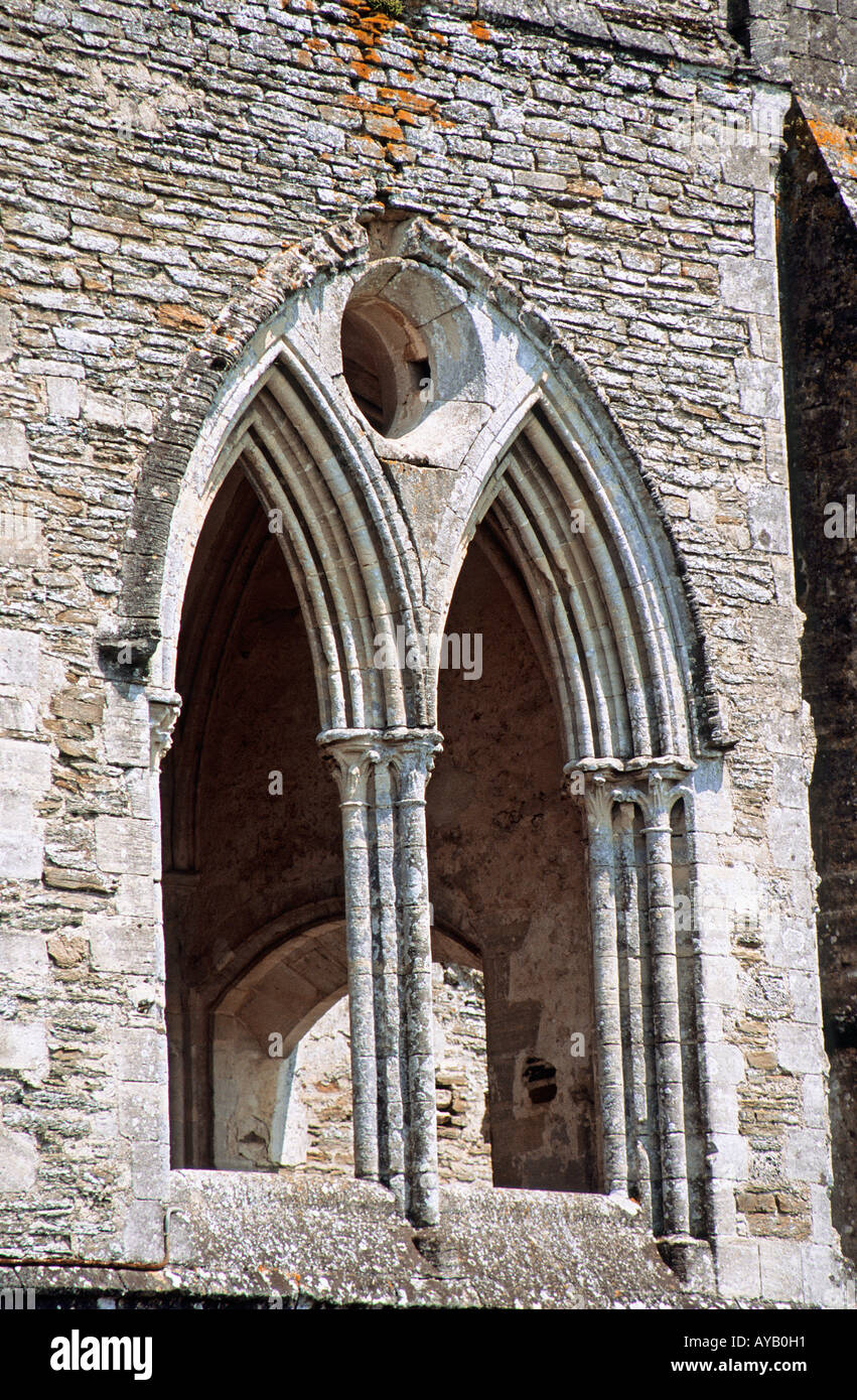 Abbazia benedettina finestra esterna dettaglio Cerisy la Foret Foto Stock