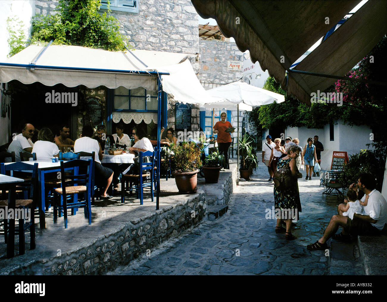 Street e Cafe a theTown di Idra Grecia Foto Stock