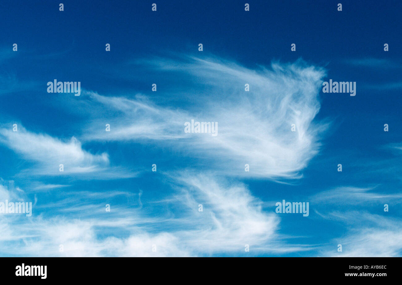 Nuvole Wolken Himmel sky Querformat orizzontale blu blau weiss white Foto Stock