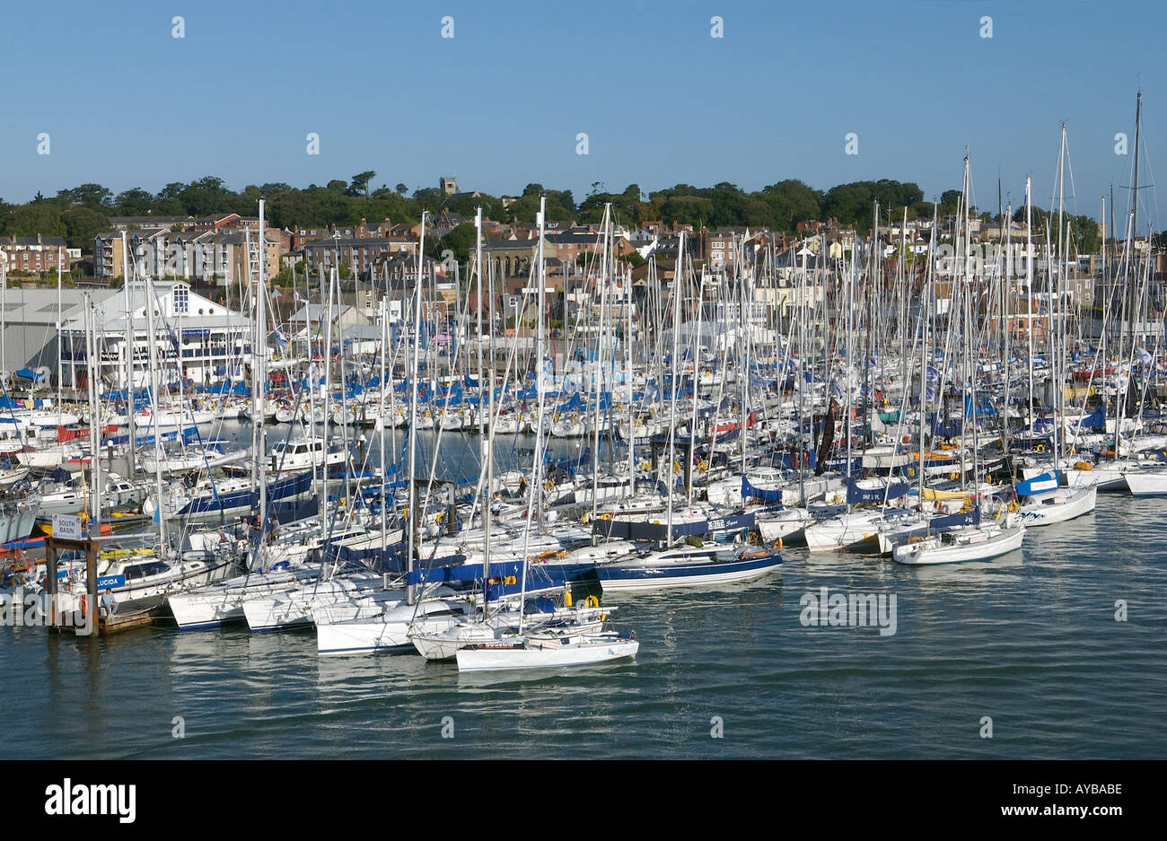 Cowes Yacht Haven Il Solent Isle of Wight Inghilterra Hampshire REGNO UNITO Foto Stock