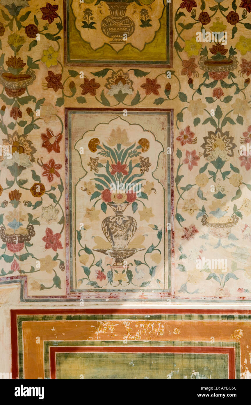 Dipinti affrescati su una parete del Palazzo Amer (o Amber Palace o Fort) a Jaipur, India. Foto Stock