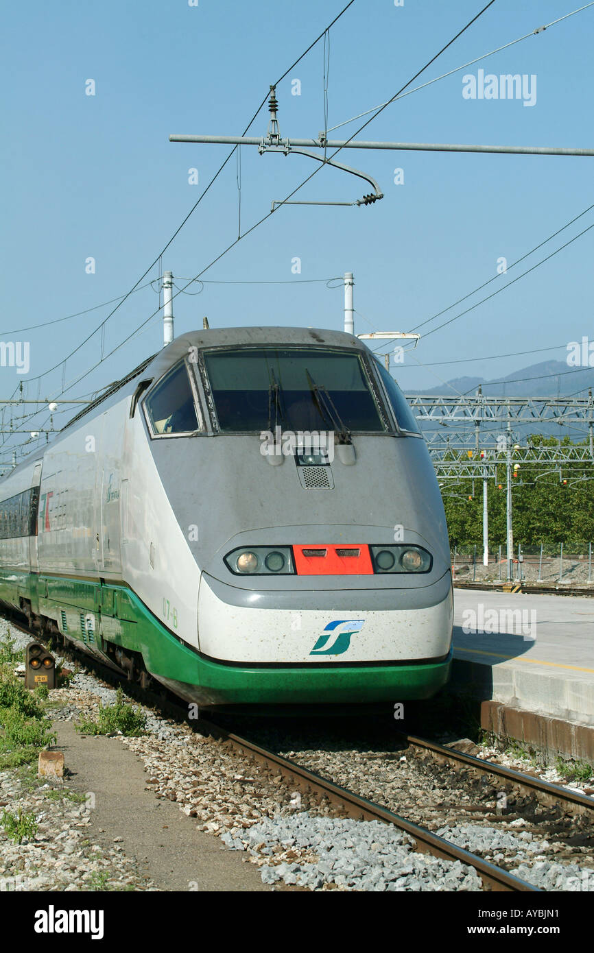 ETR500 Eurostar Alta velocità di avvicinamento in treno la stazione ferroviaria di Firenze SMN Firenze Italia Foto Stock