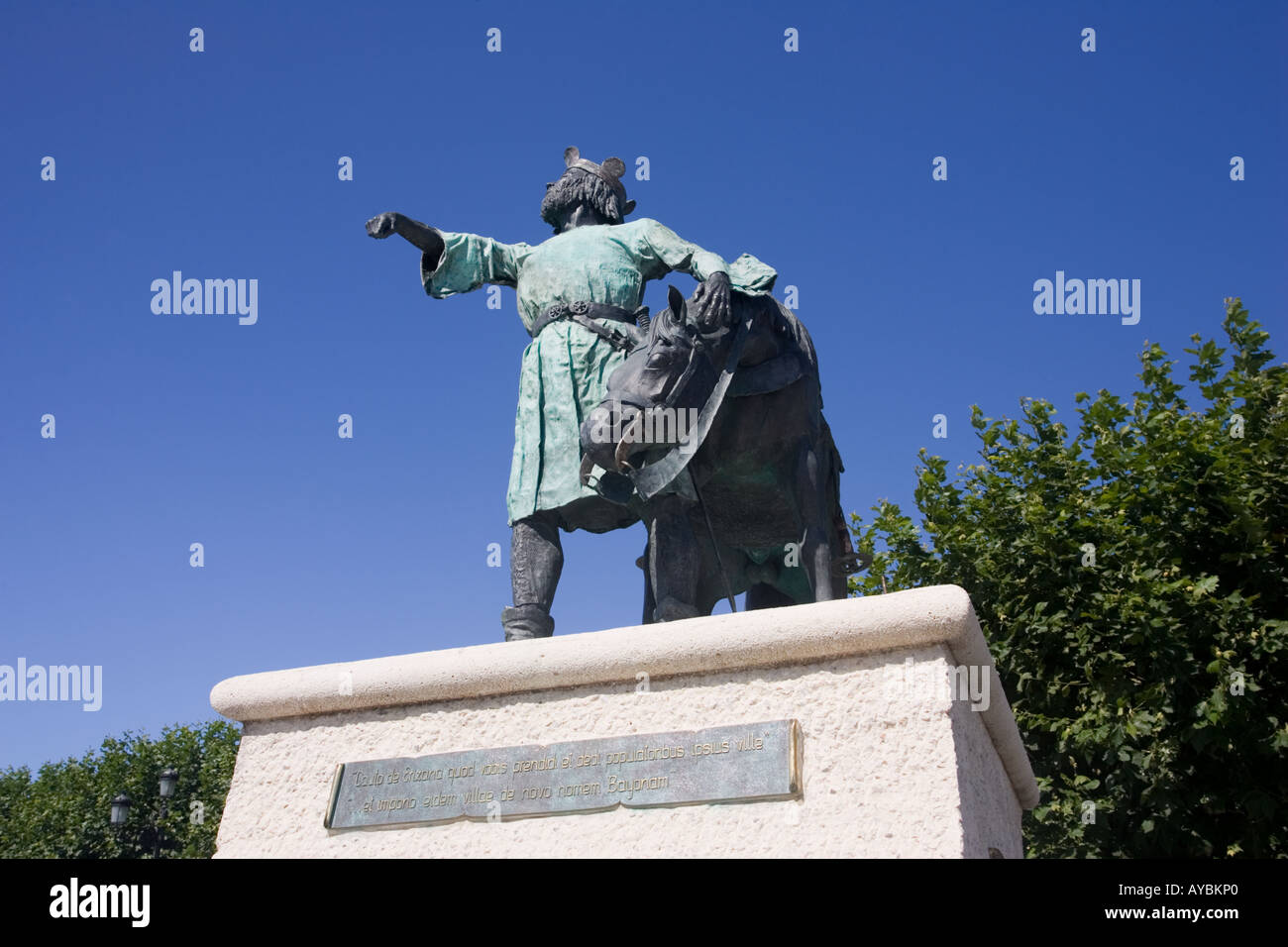 Statua di re Alfonso IX e di cavalli sul lungomare Baiona Galizia Spagna Foto Stock