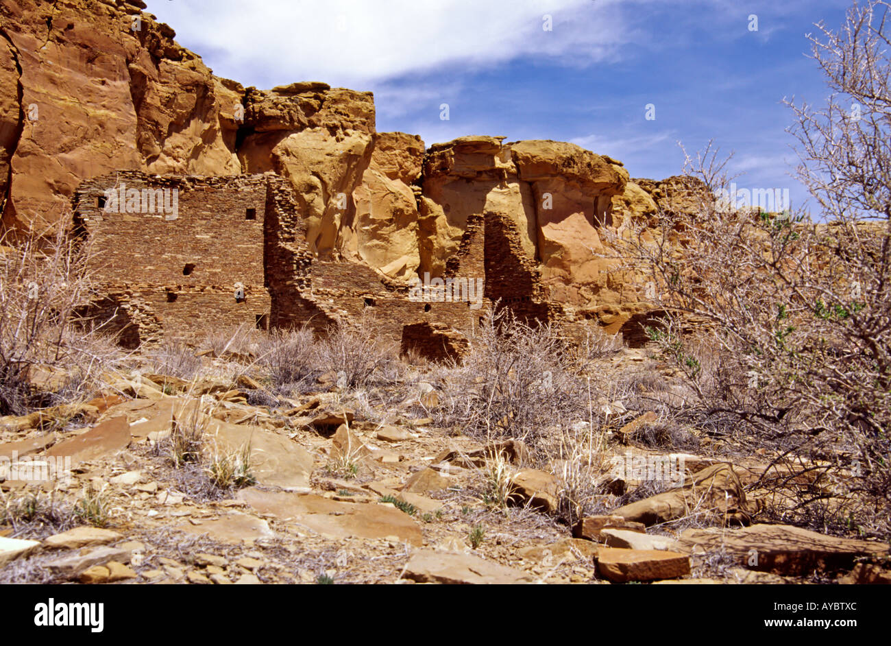 È difficile vedere la Native-American antica città di Hungo Pavi Pueblo, nel Chaco Canyon vicino a sovvenzioni, Nuovo Messico. Foto Stock