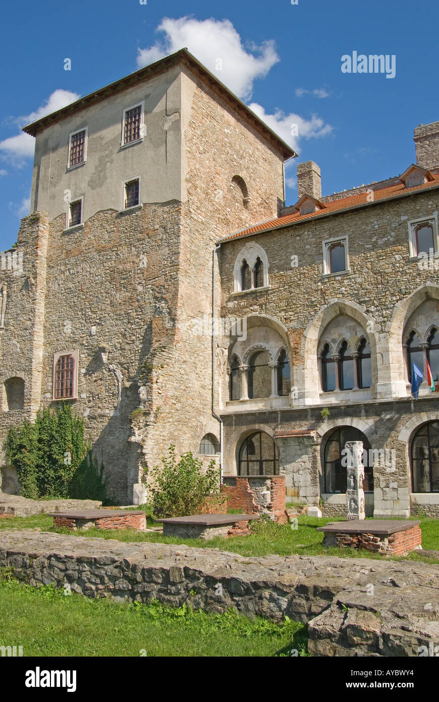 Tata, oltre Danubio settentrionale, Ungheria. Tata Castello (Oregvar). 14Il thC, ora un museo Foto Stock