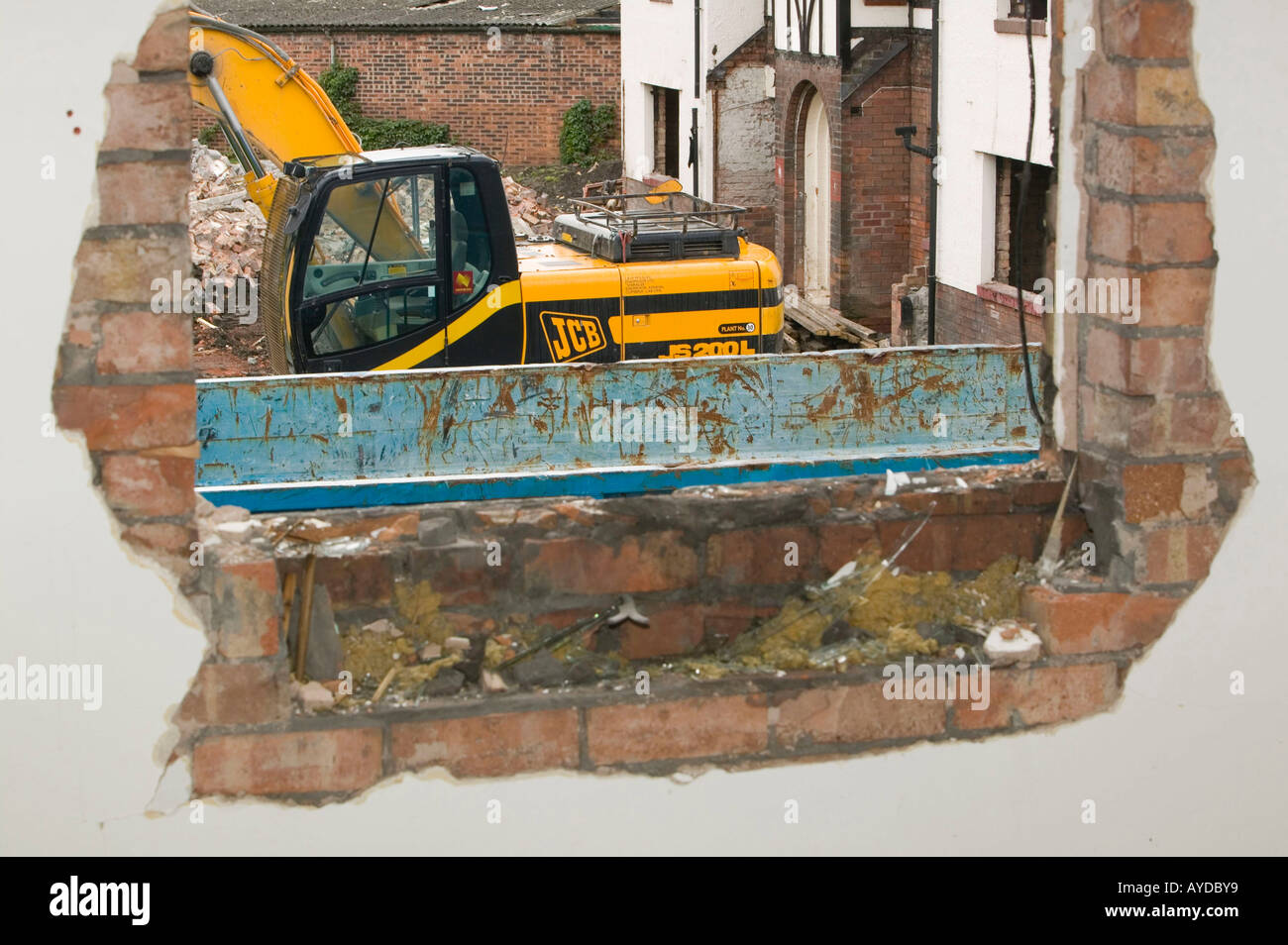 Case sono state demolite a Carlisle, Cumbria, Regno Unito, dopo essere stato danneggiato oltre la riparazione dal Gen 2005 inondazioni Foto Stock