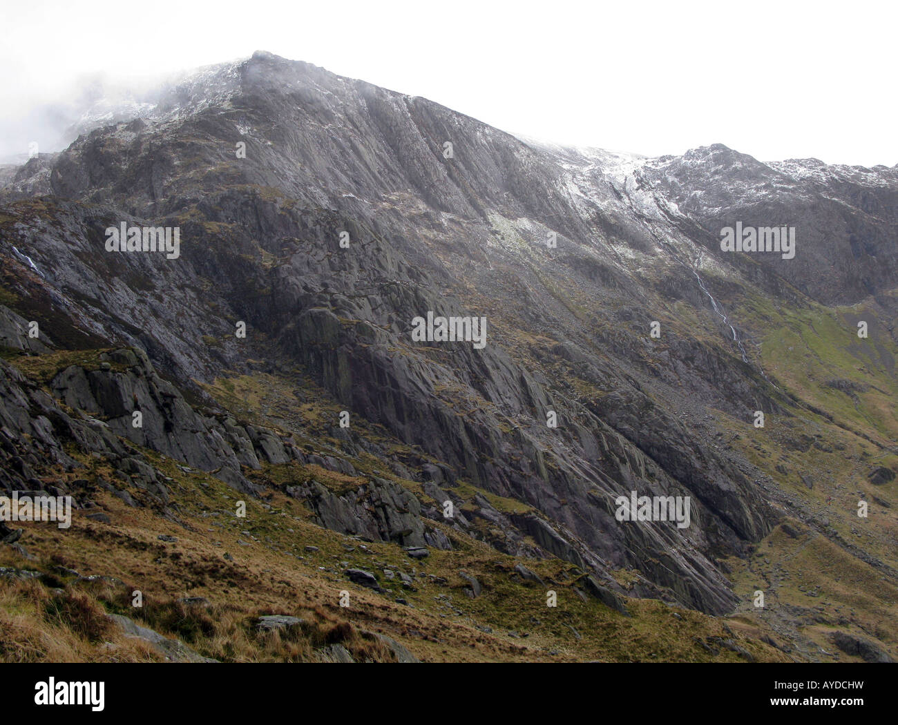 Idwal lastre e Glyder Fawr in Cwn Idwal nella valle Ogwen, nr Llanberis Bethesda e Bangor, Snowdonia Foto Stock