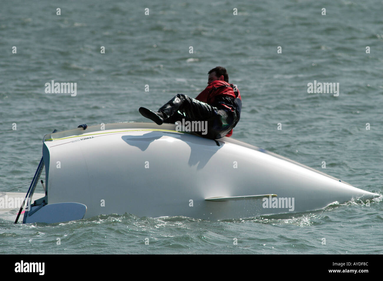 17 04 04 Attività Calshot Centre Regno Unito la vela sul Solent barca scuffiata sequenza 7 10 Foto Simon Grosset Foto Stock