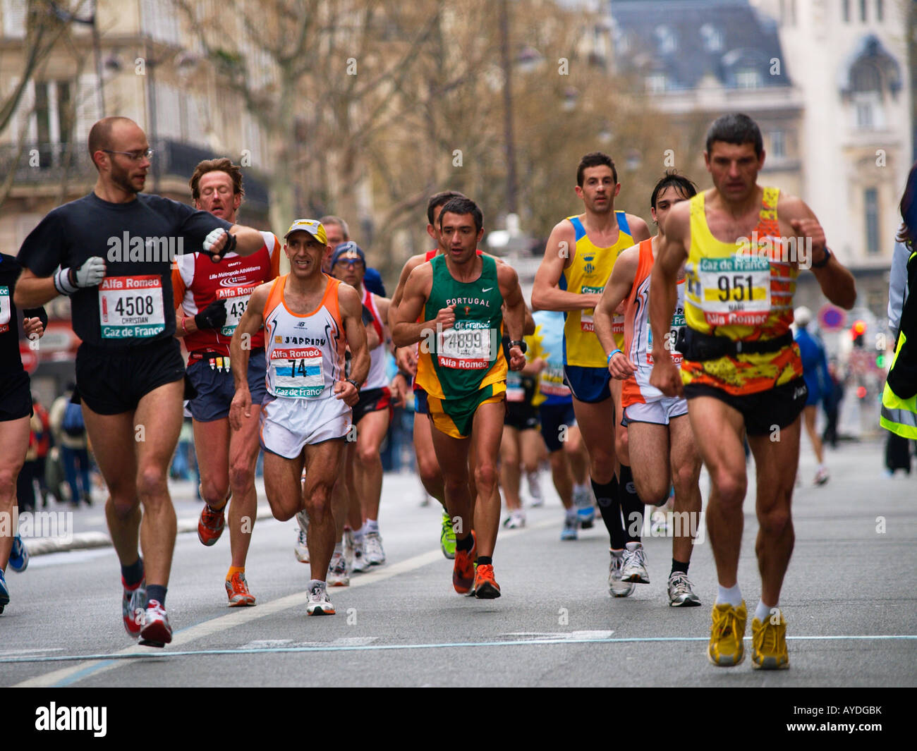 Maratona di Parigi 2008 aprile 6 Rue de Lyon Bastille vicino a tutto il segno di metà della gara Foto Stock