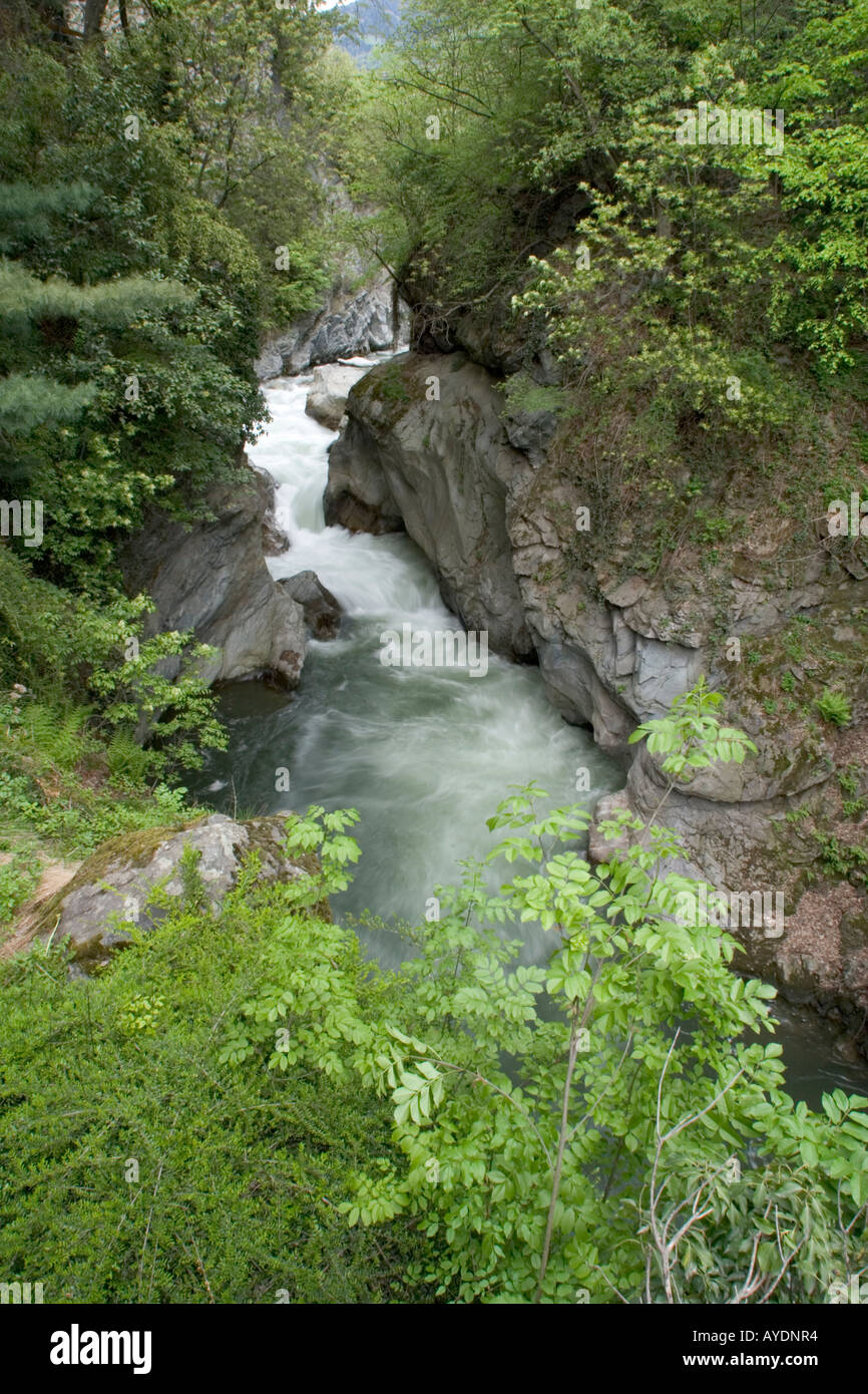 Il fiume di montagna Passirio a Merano, Italia Foto Stock