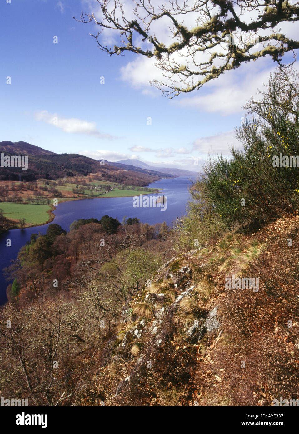 dh Loch Tummel STRATHTUMMEL PERTHSHIRE Scenic Queens View Guarda la Queen Victoria ViewPoint scottish Country Park scottish Highlands valle d'autunno Foto Stock