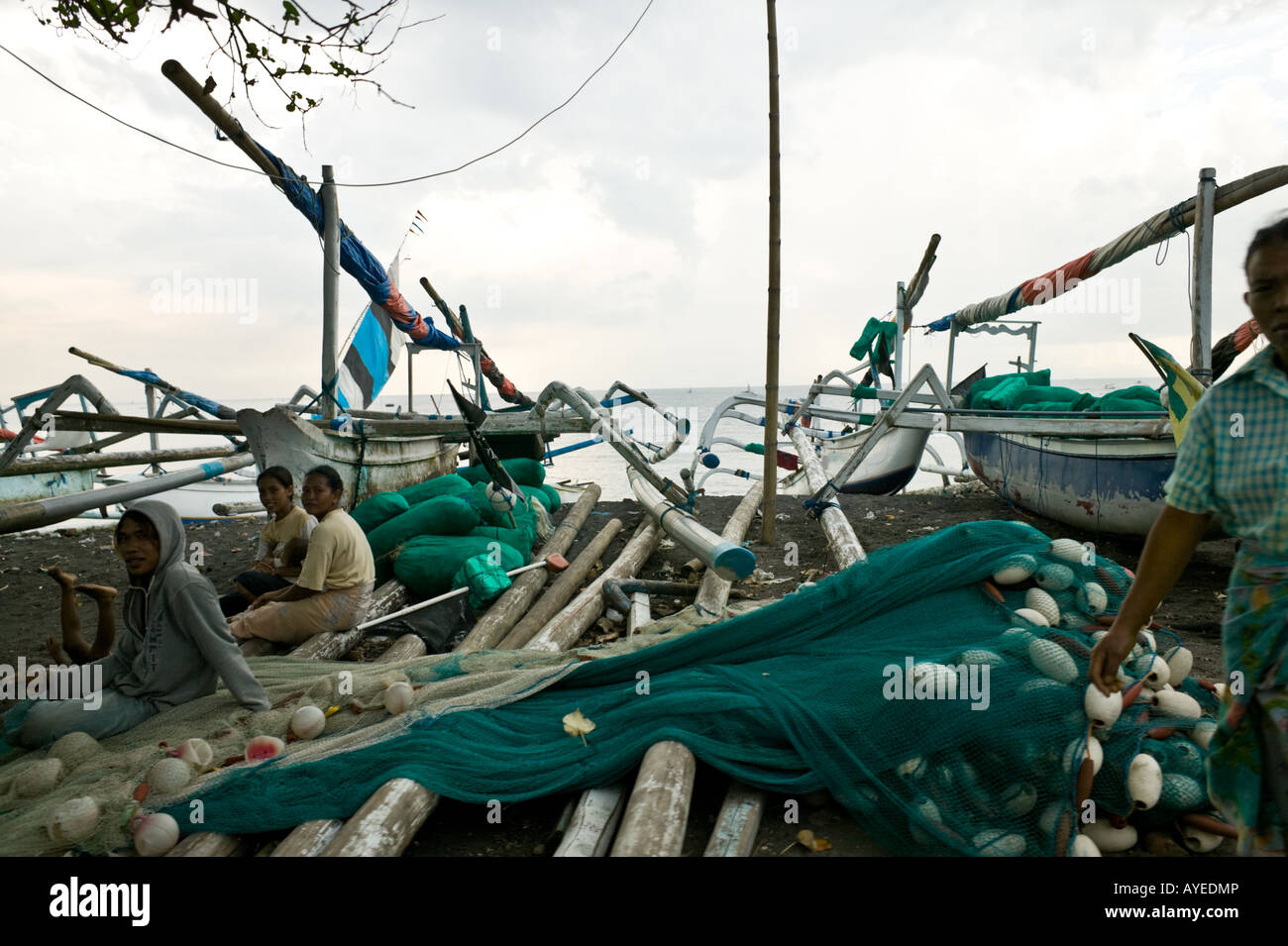 Di pescatori di spiaggia, Mataram Lombok, INDONESIA Foto Stock