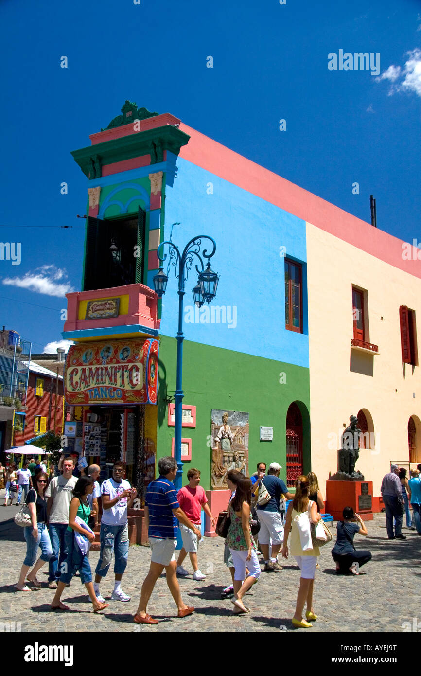 Gli edifici colorati sul Caminito in La Boca barrio di Buenos Aires Argentina Foto Stock