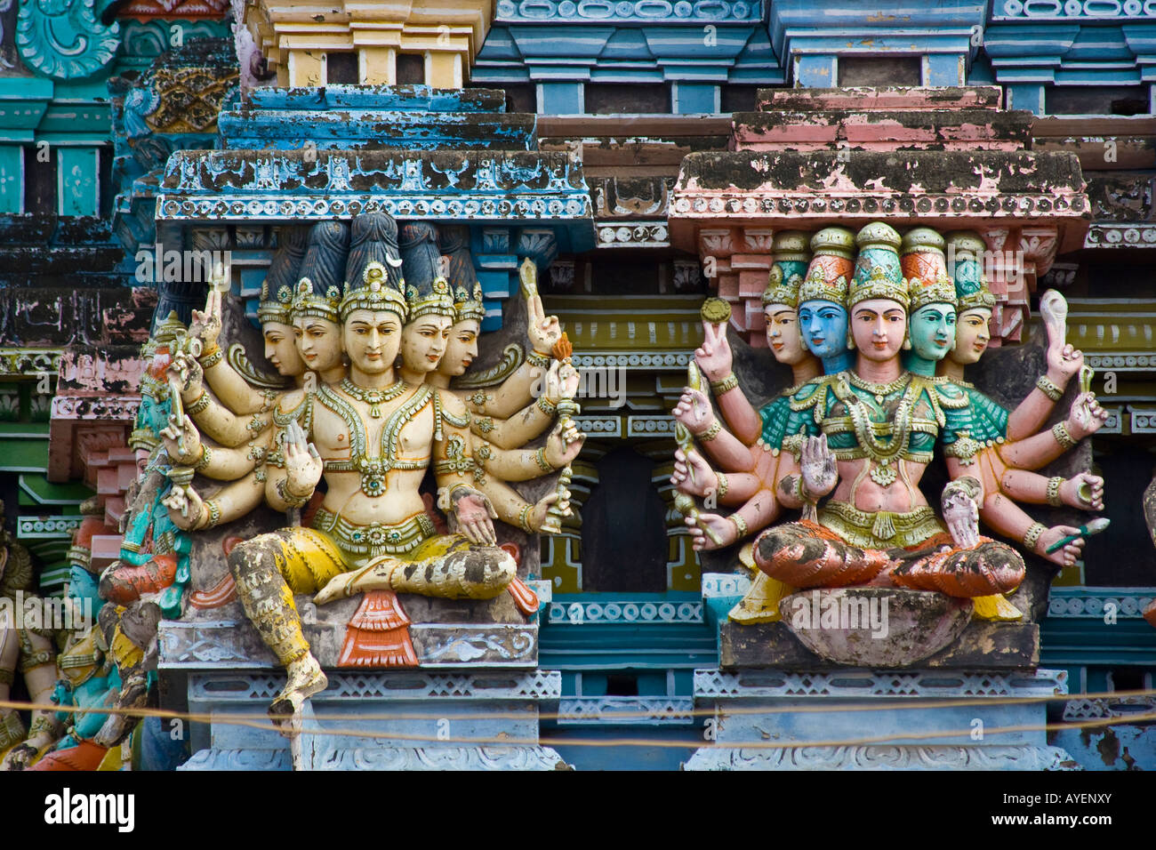 Gopuram ornati a Sree Meenakshi Tempio di Madurai India del Sud Foto Stock