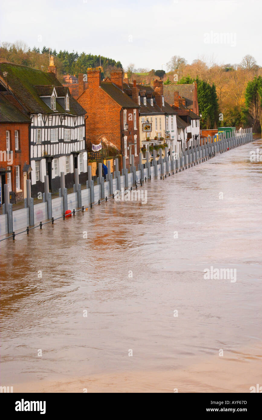 Bewdley flood barrier fiume Severn 2004 Worcestershire Inghilterra Foto Stock