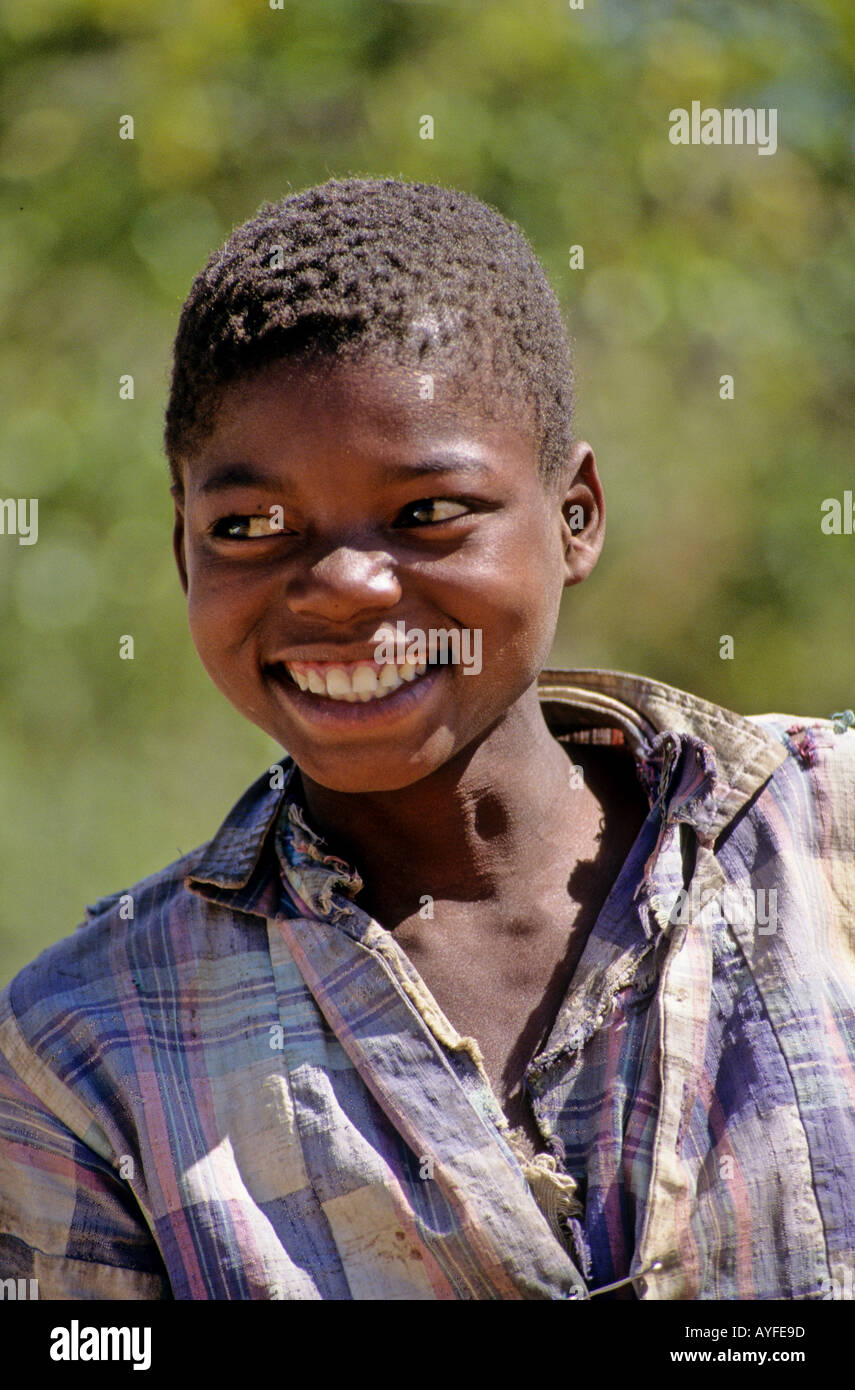 African schoolboy sorridente Zimbabwe Africa Foto Stock