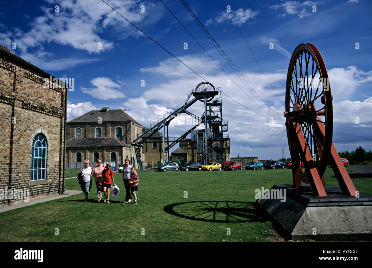 Le persone che visitano Woodhorn Colliery Museum Ashington Northumberland REGNO UNITO Foto Stock