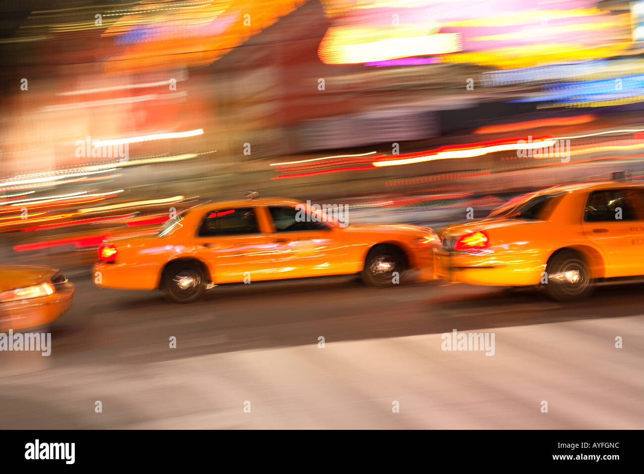 Taxi a Times Square di New York City Foto Stock