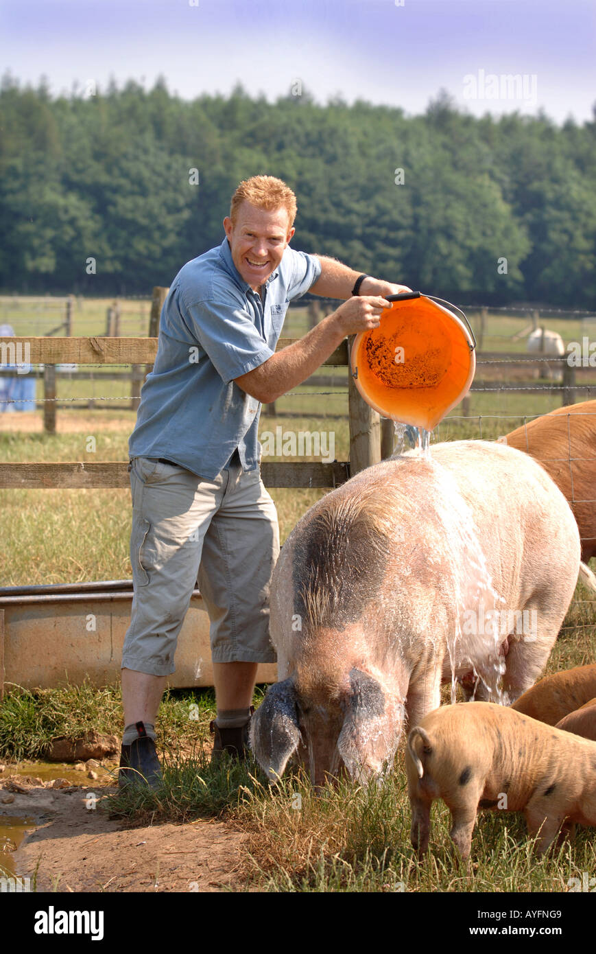 COUNTRYFILE presentatore TV e proprietario del Cotswold Farm Park ADAM HENSON Foto Stock
