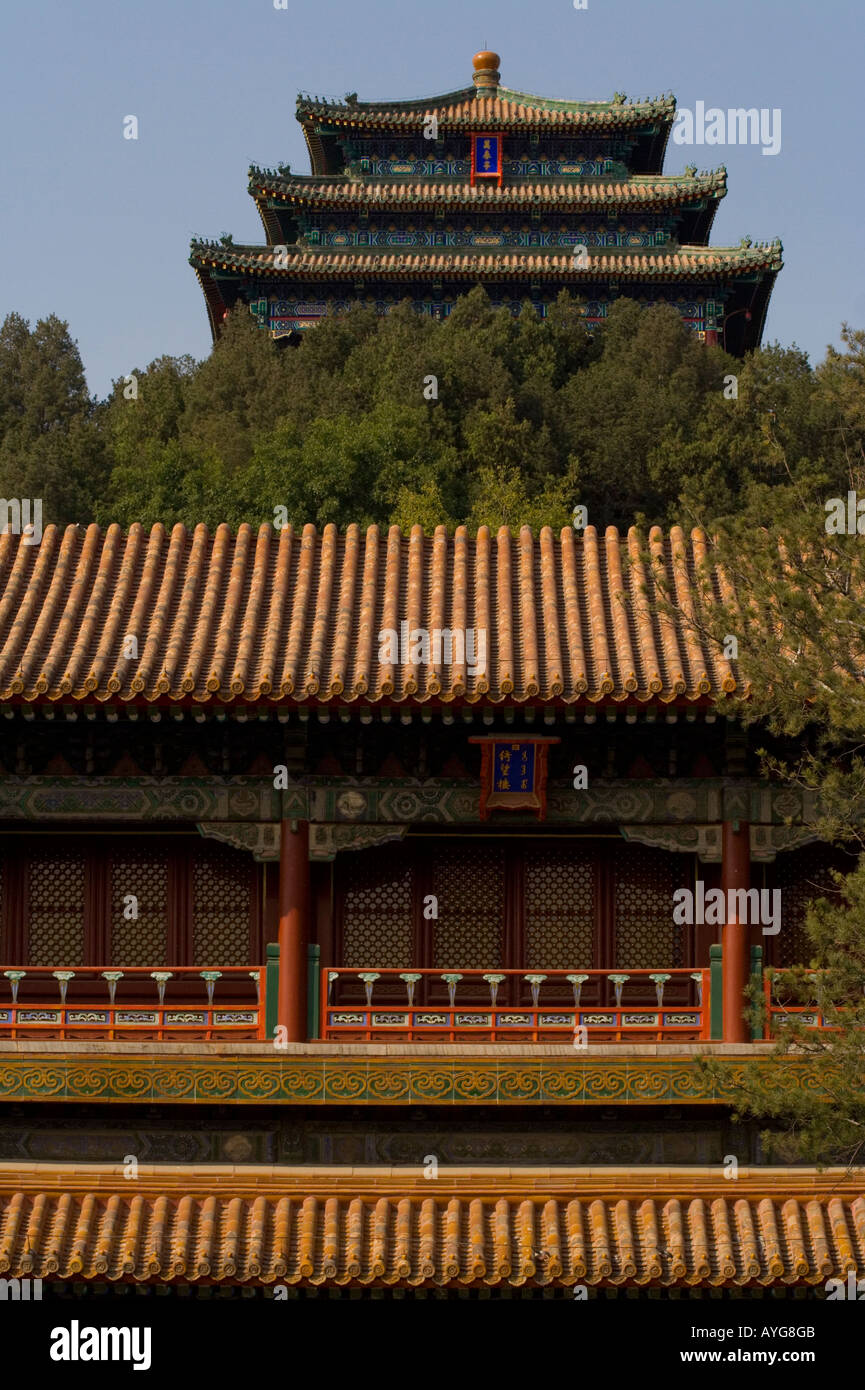 Pagoda sulla collina nel Parco Jingshan affacciato sulla Città Proibita di Pechino CINA Foto Stock