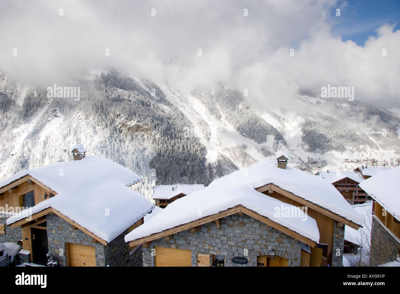 Valle Tarentaise e Sainte Foy ski resort nel Nord Alpi Francesi Francia Foto Stock