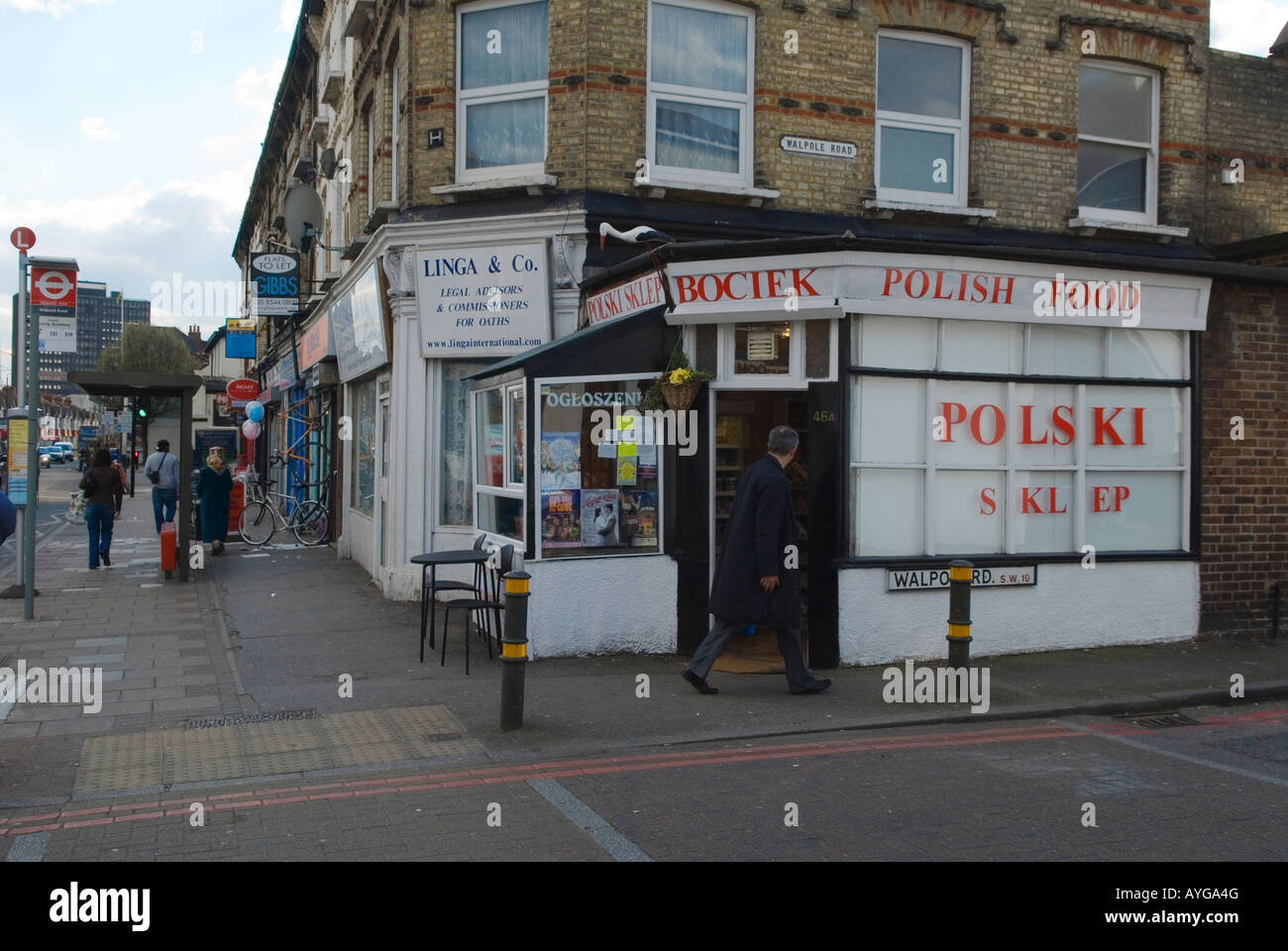 Immigrazione Regno Unito. Polish Food Shop Suburban Colliers Wood South London Inghilterra 2008 2000 HOMER SYKES Foto Stock