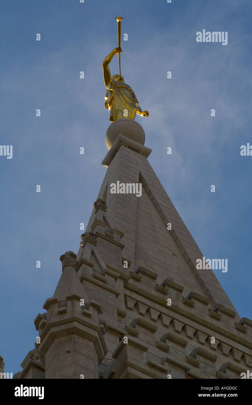 Tempio mormone con statua dorata di Angelo Maroni Piazza del Tempio di Salt Lake City, Utah USA Foto Stock