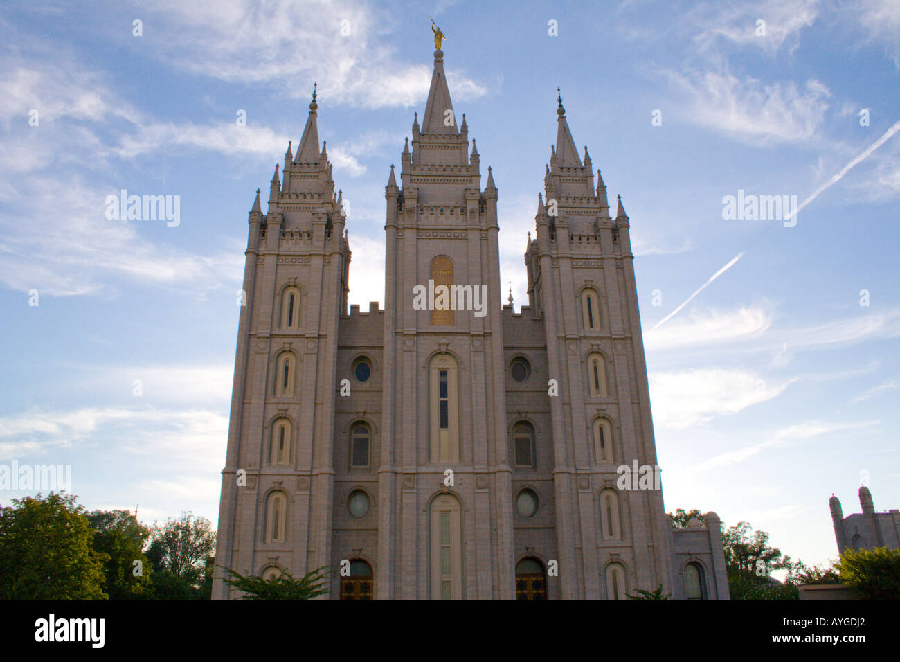Tempio mormone con statua dorata di Angelo Maroni Piazza del Tempio di Salt Lake City, Utah USA Foto Stock