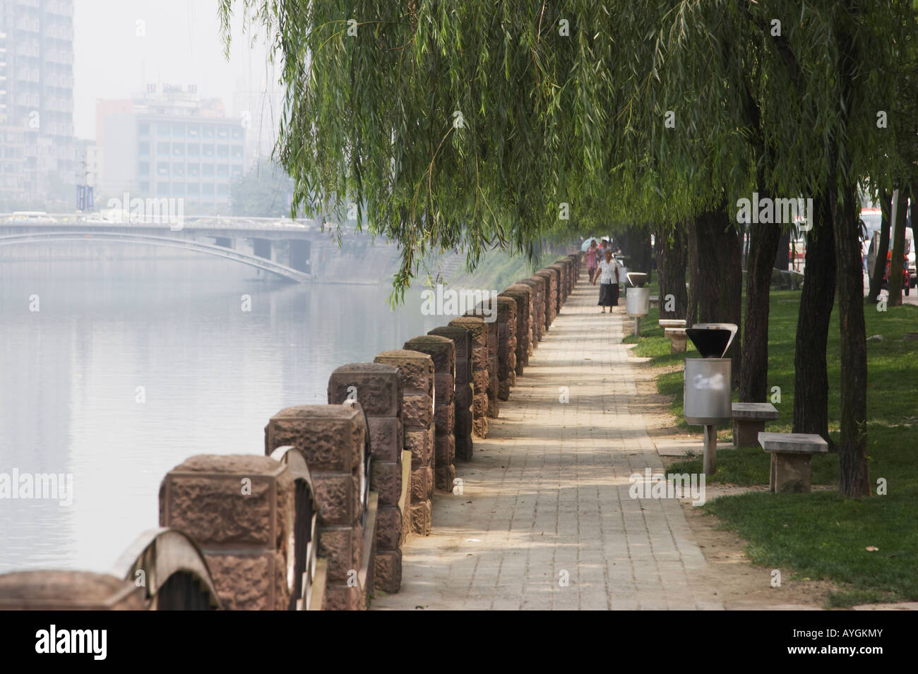 Il sentiero lungo il fiume, Chengdu Cina Foto Stock