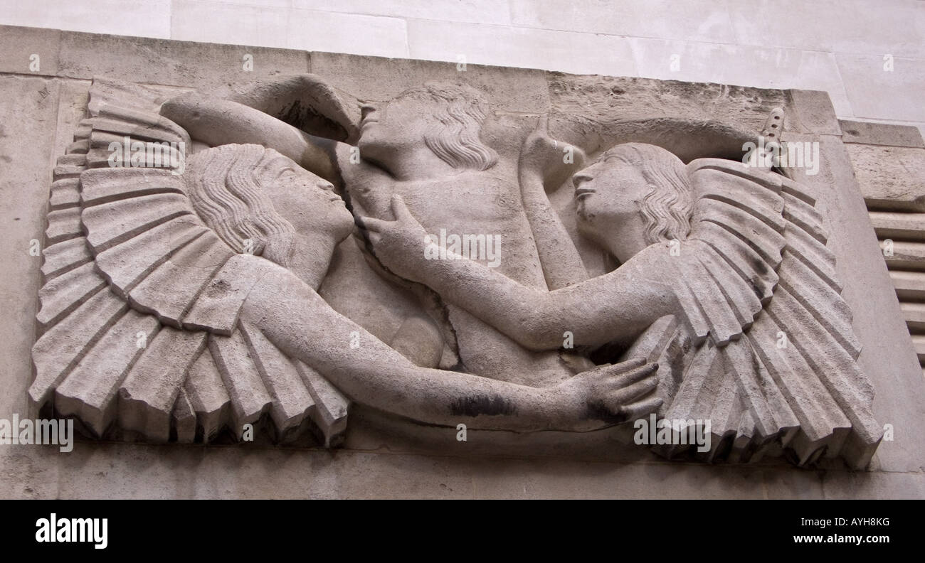 Eric Gill scolpiti a rilievo, Broadcasting House, Portland Place, London, England, Regno Unito Foto Stock